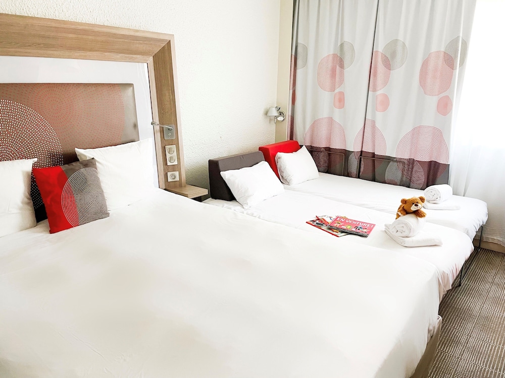 Classic Room, 1 Double Bed with Sofa bed, Pool View - Photo 3