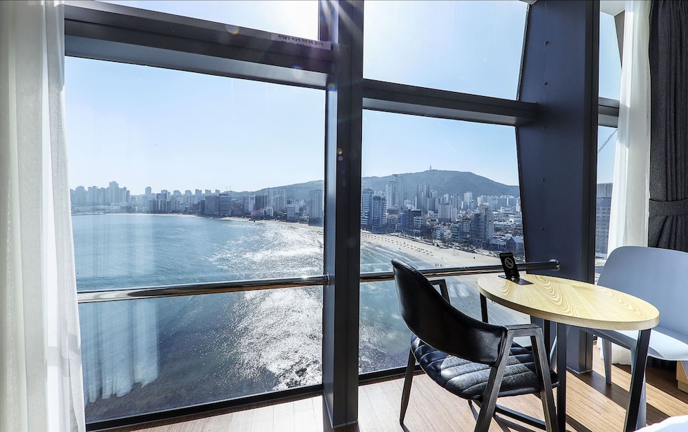 Suite Ocean View Twin (Full Ocean View) - Photo 6