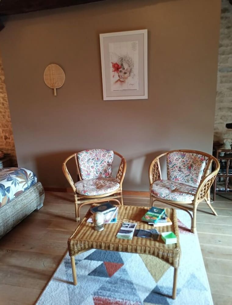 Family Room, Garden View photo 2