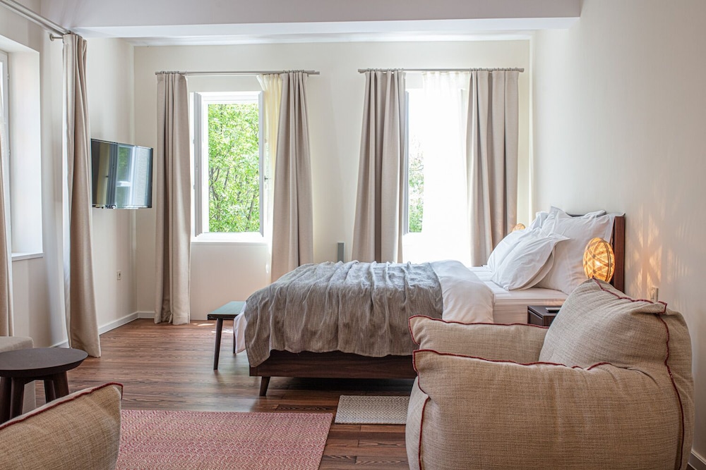 Standard Double Room - Photo 9