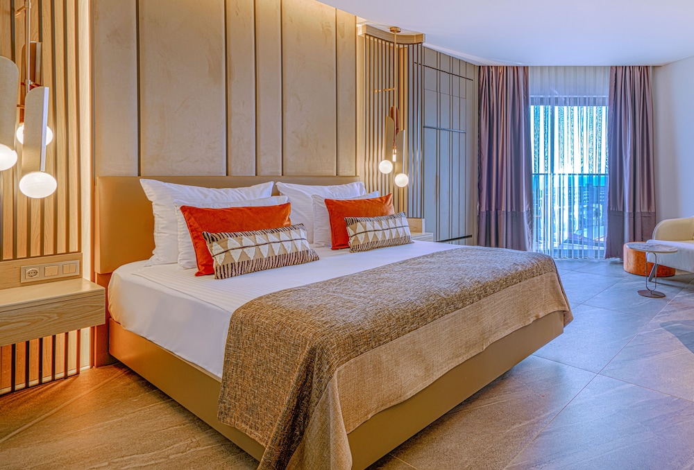 Superior Double Room, Partial Sea View photo 2