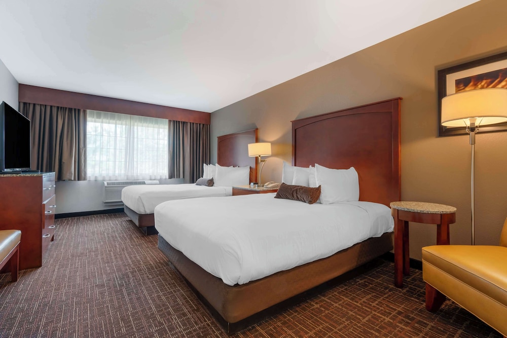 Suite, 2 Queen Beds, Non Smoking, Balcony - Photo 1