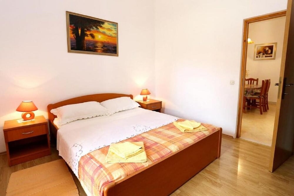 Apartment (Stuk- with terrase and close to the s)