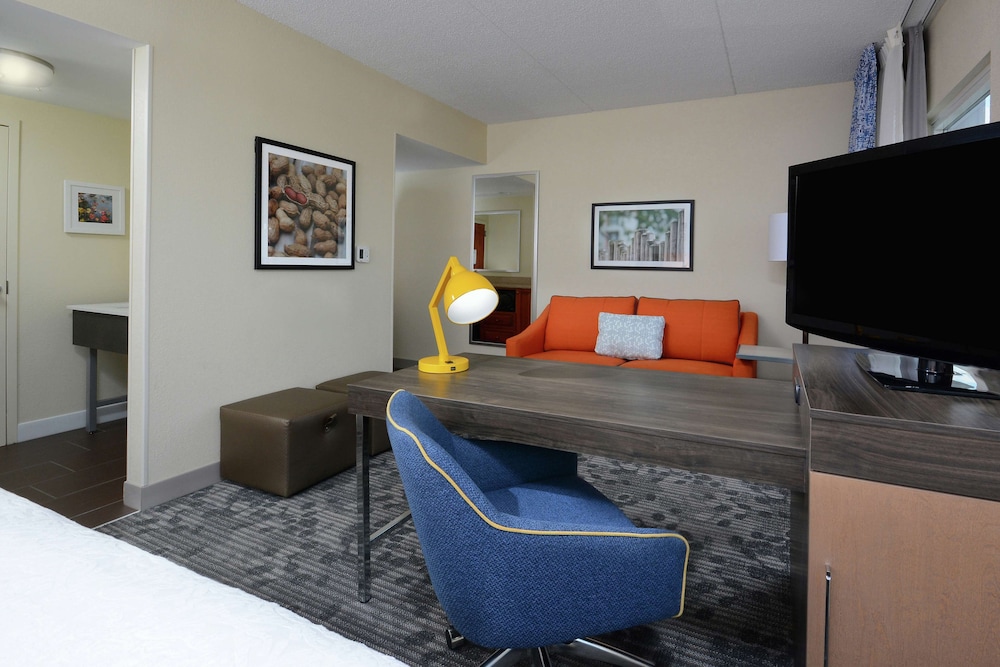 Suite, 1 King Bed, Accessible (Hearing) - Photo 2