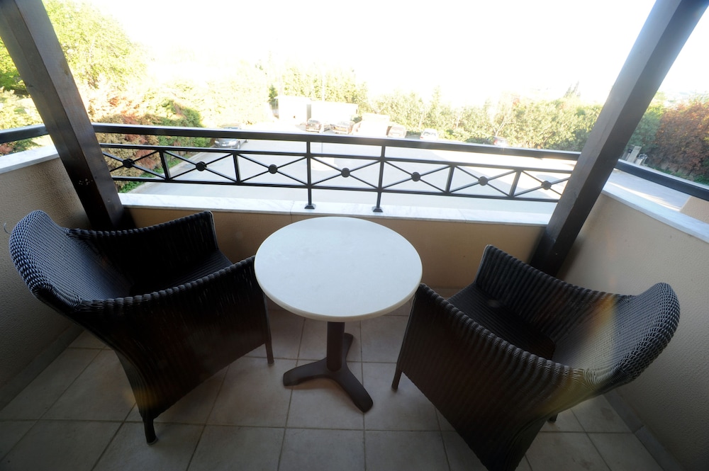 Standard Double or Twin Room, Balcony - Photo 4