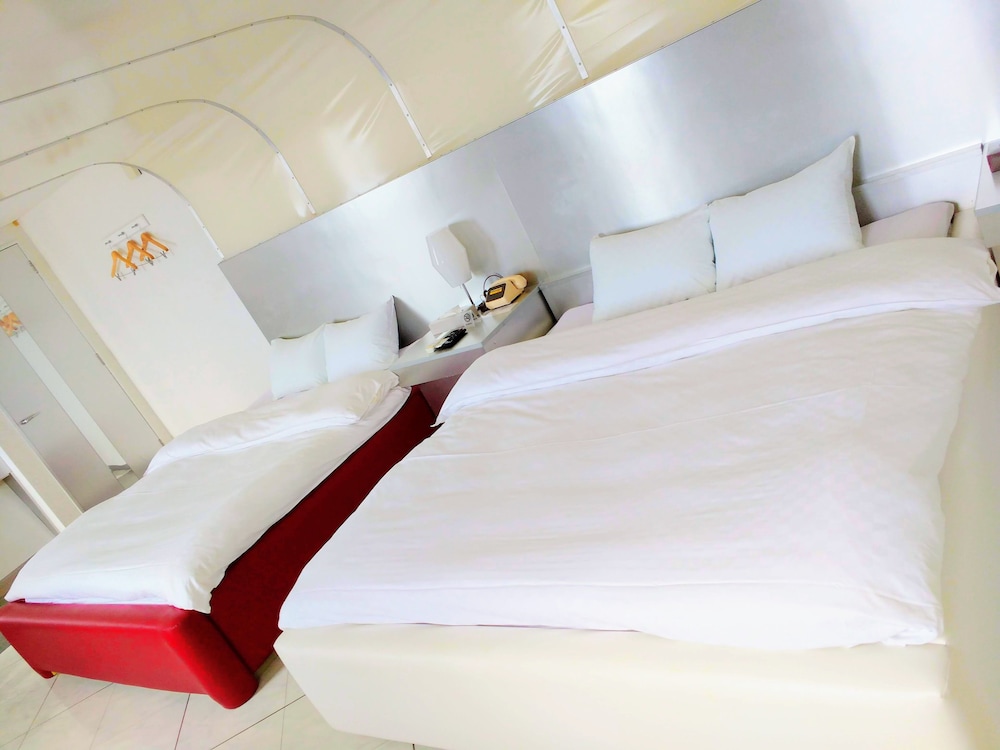 Quadruple Room - Photo 11