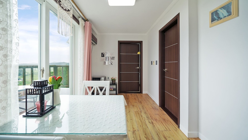 Room (202 Honey) photo 3