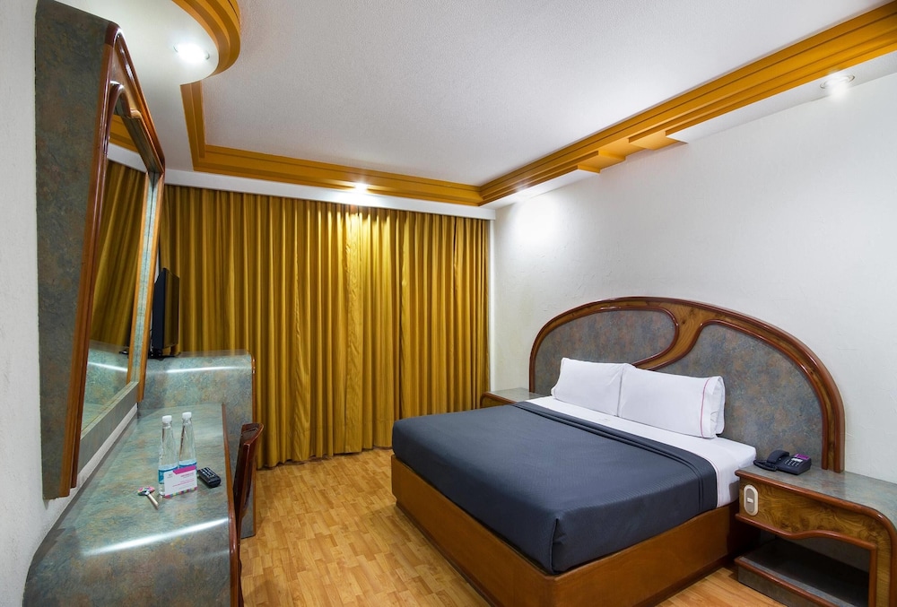 Standard Room, 1 King Bed, Non Smoking photo 1