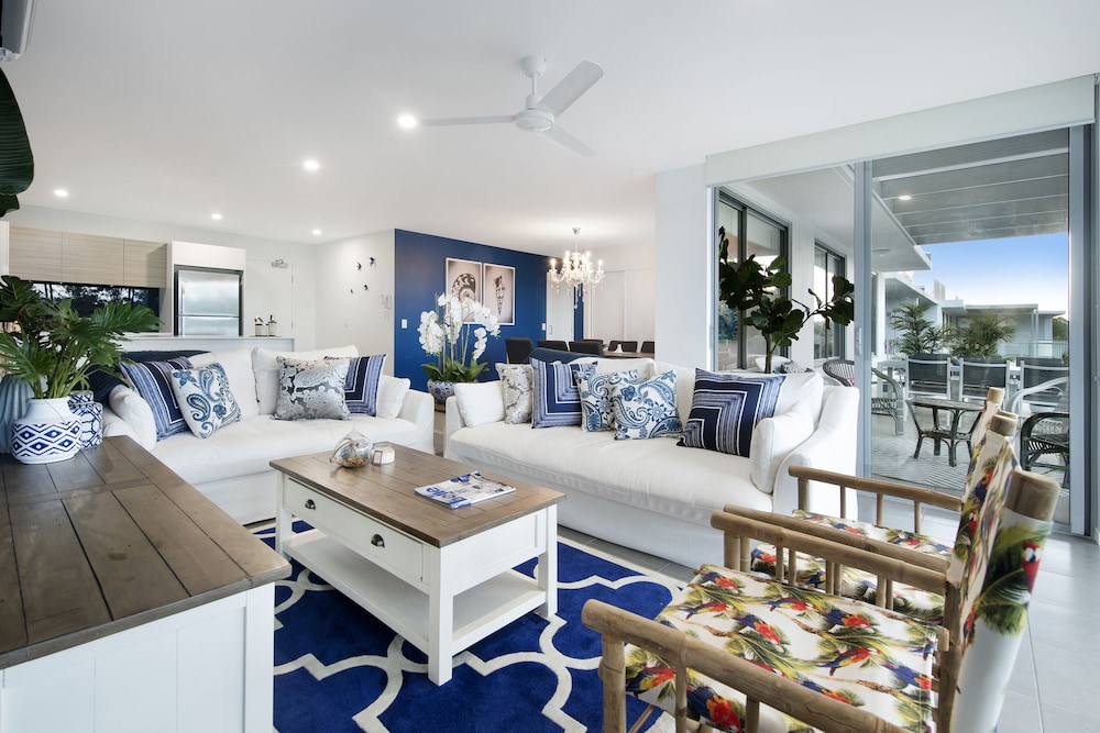 Superior Apartment, 4 Bedrooms, Pool Access, Mountain View photo 2