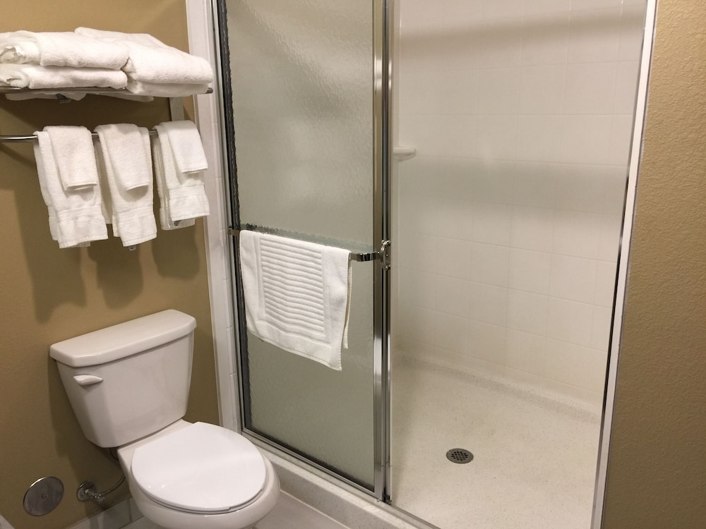Suite, 2 Queen Beds, Non Smoking (Shower Only) photo 3