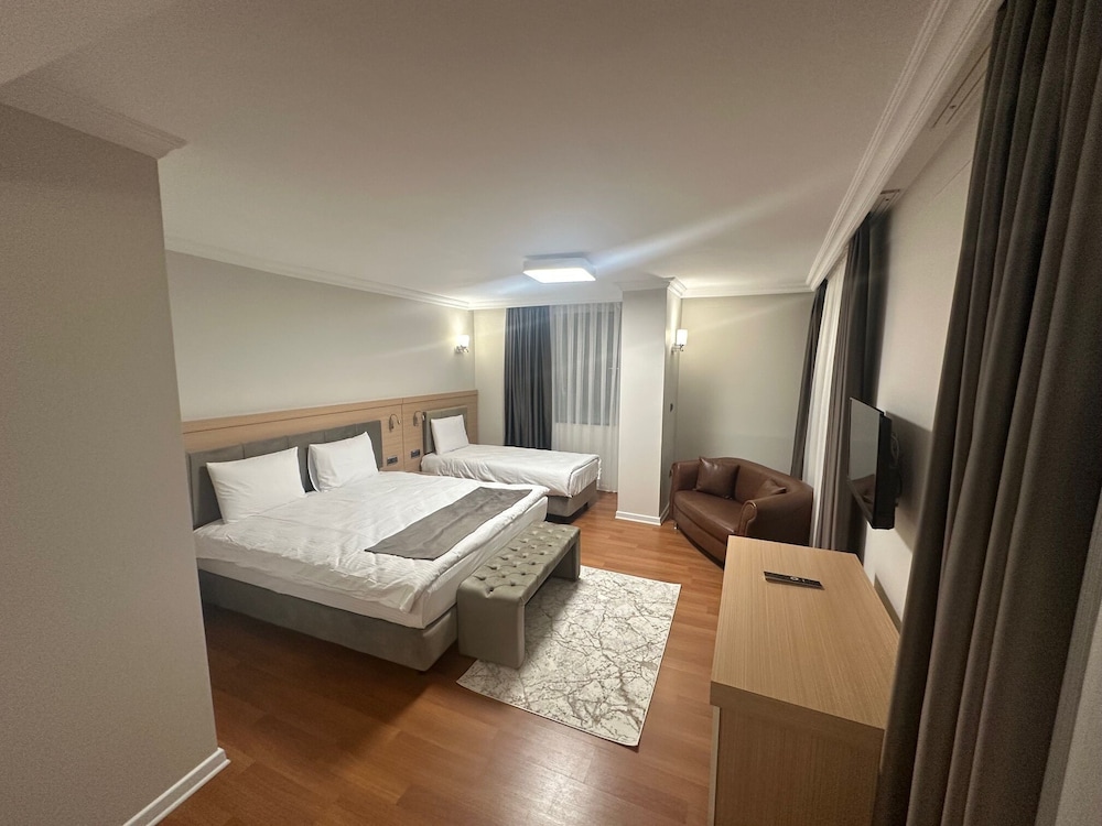 Business Triple Room, Multiple Beds