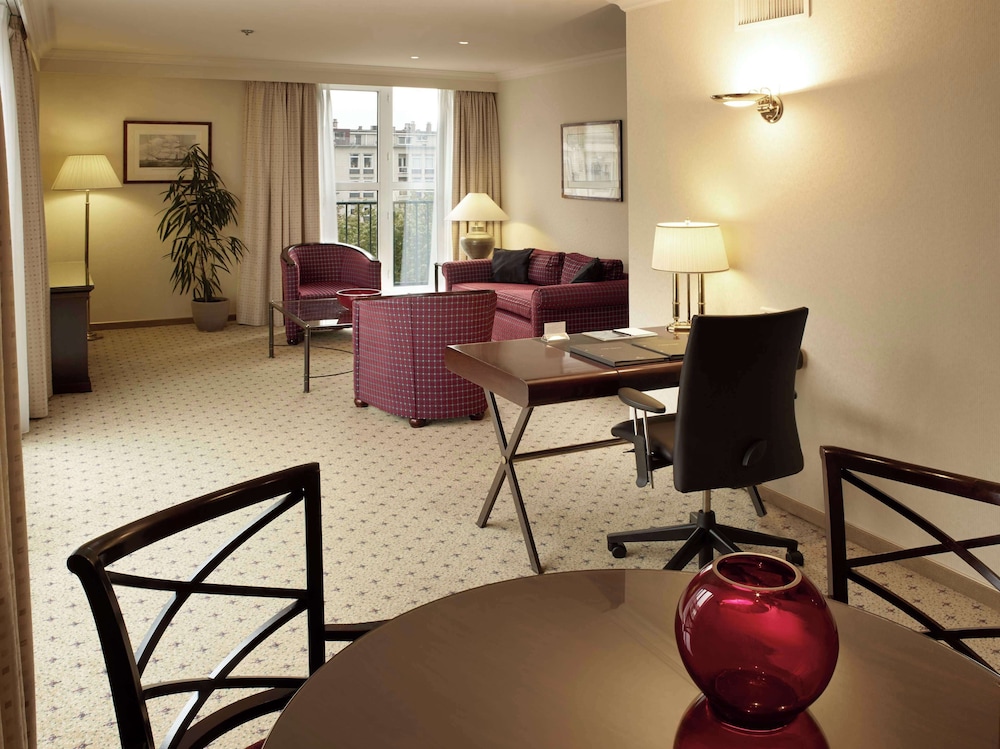 Royal Suite, 2 Twin Beds thumbnail 6