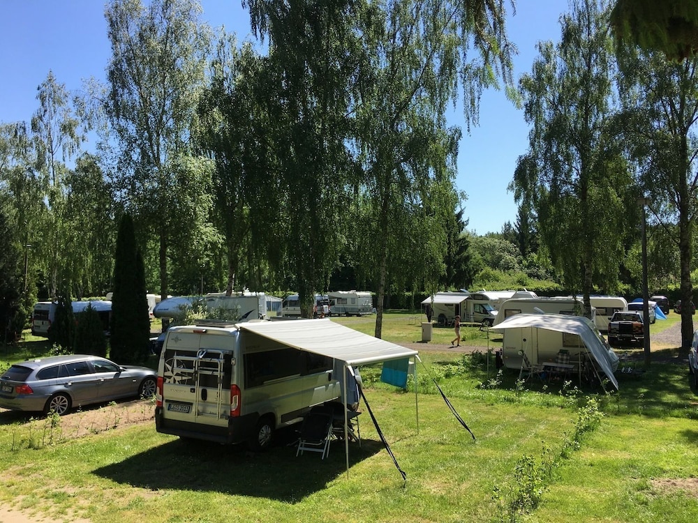 Basic Mobile Home, Garden View photo 2