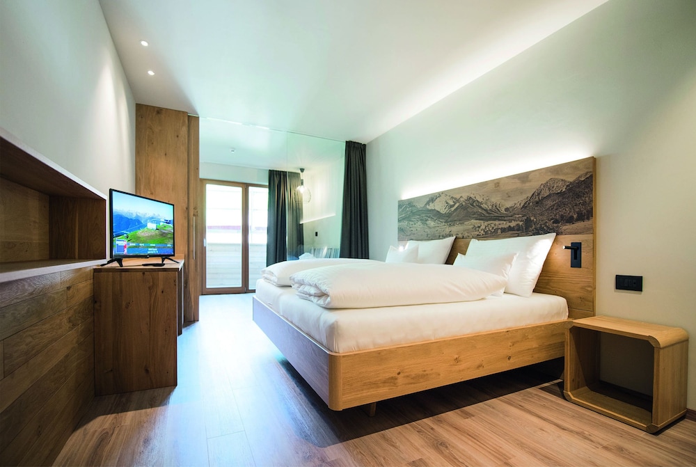 Superior Quadruple Room, Multiple Beds, Mountain View