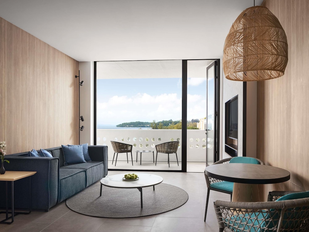 Executive Suite, Multiple Beds, Ocean View - Photo 1