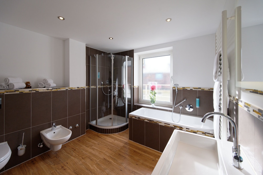 Comfort Duplex, Multiple Beds - Photo 7