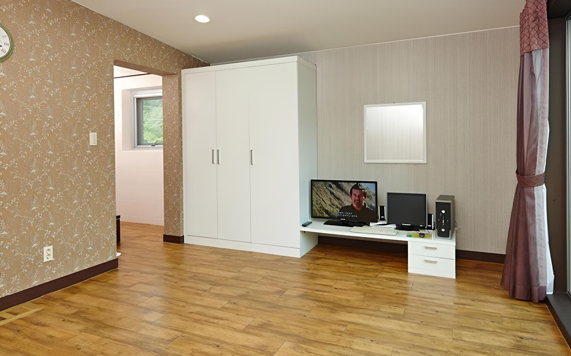 Room (Pegasus) - Photo 6