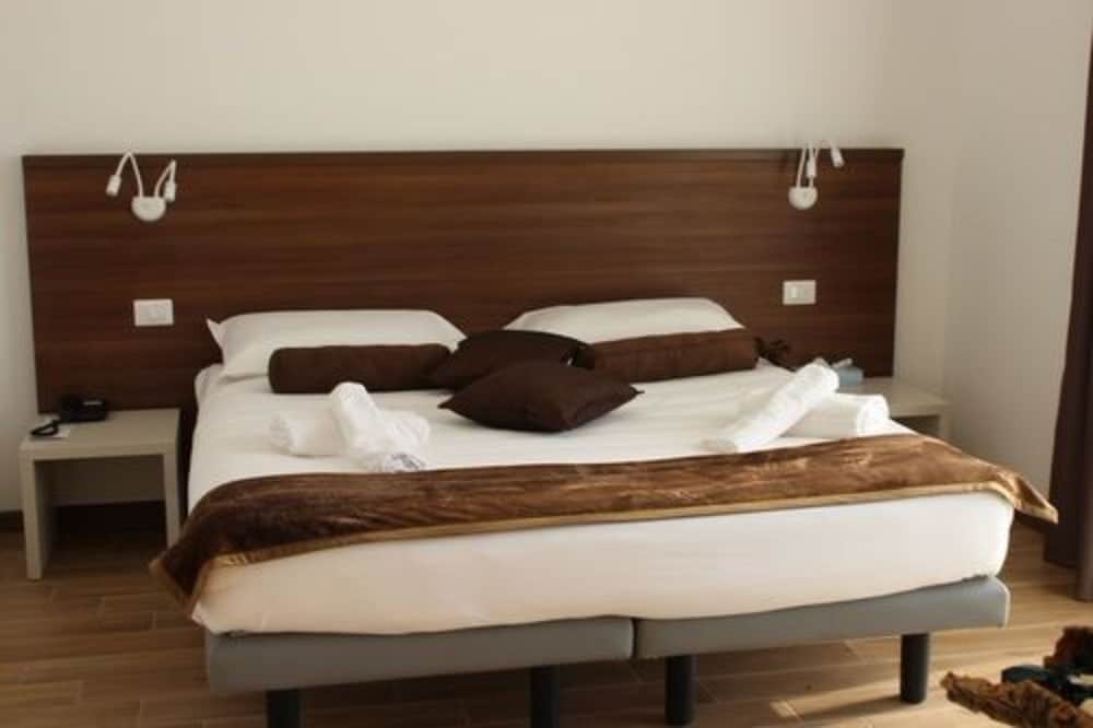 Grand Suite, Jetted Tub, Lake View