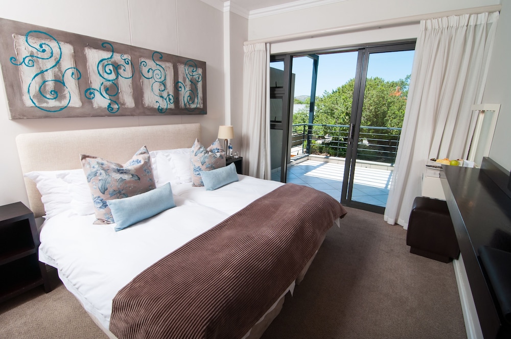 Suite, 2 Bedroom , Waterfront, King Bed  And 2 Single Beds