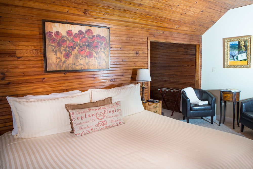 Room (Perch King Bed)