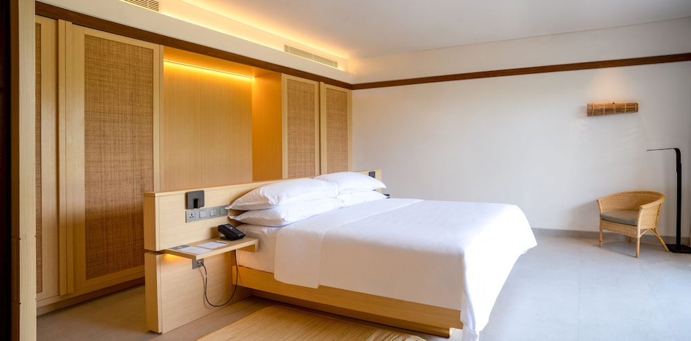 Room, 1 King Bed, Terrace, Lagoon View - Photo 4