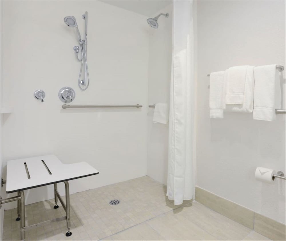 Standard Room, 2 Queen Beds, Accessible (Communications) - Photo 5