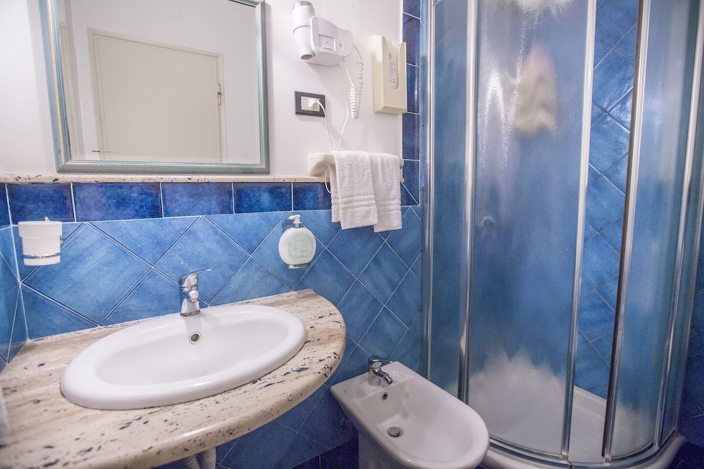 Double or Twin Room photo 3