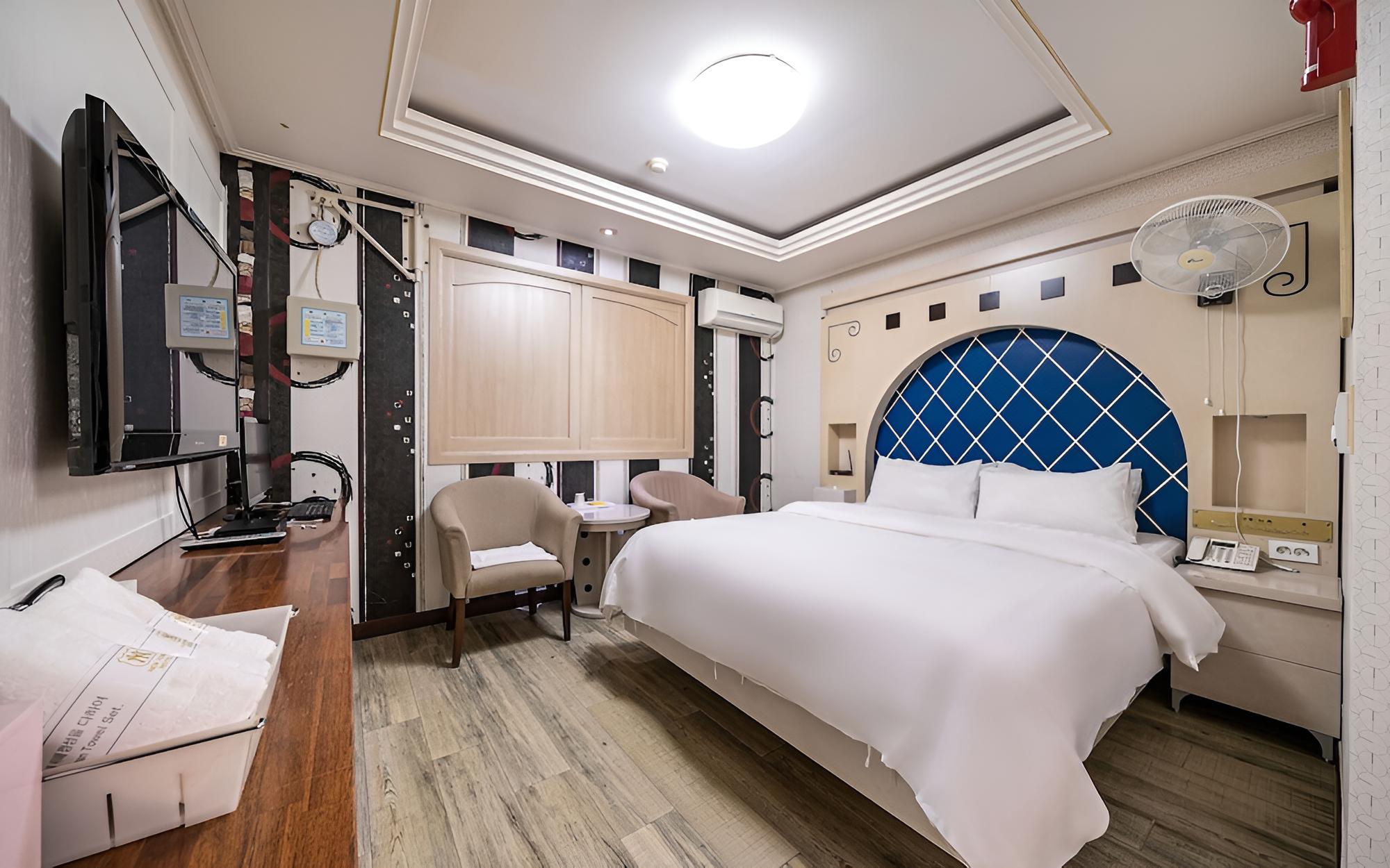 Room (Standard Room B) - Photo 1