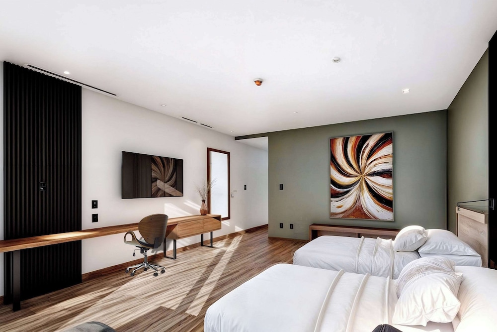 Room, 1 King Bed, Non Smoking photo 2