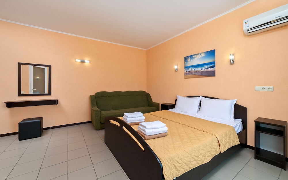 Family Triple Room, City View (PLUS) photo 2