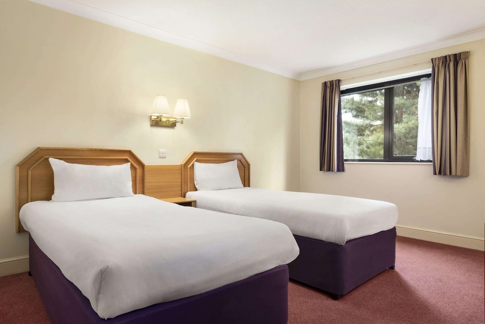 Room, Multiple Beds, Non Smoking - Photo 4