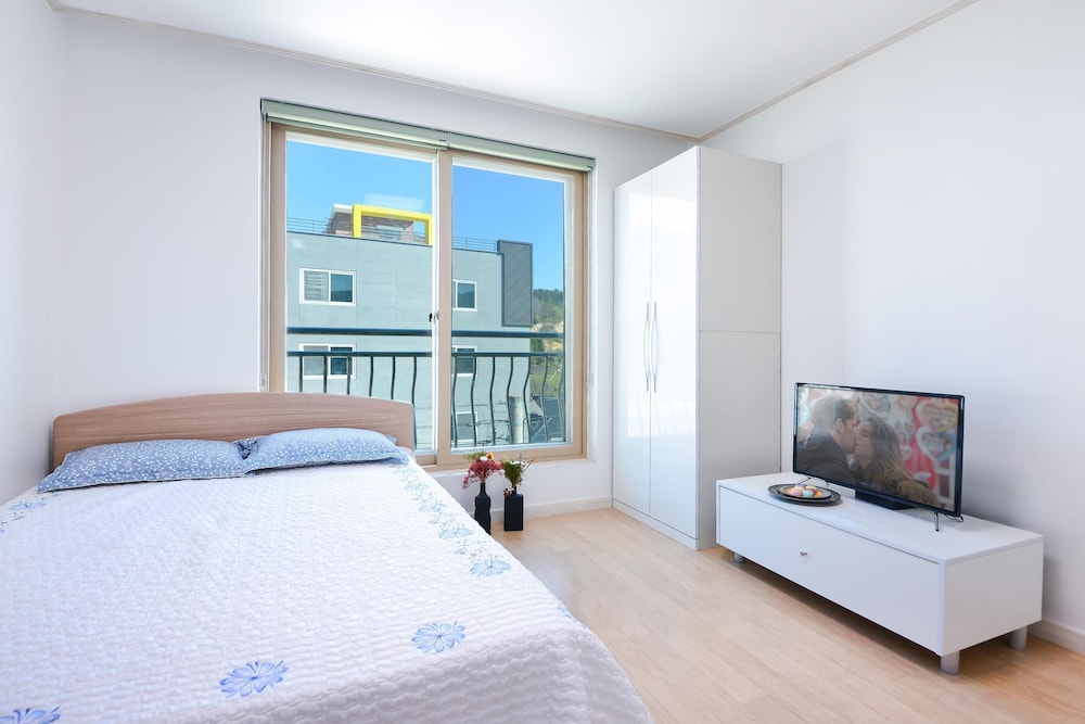Basic Room, 1 Bedroom (301) - Photo 3