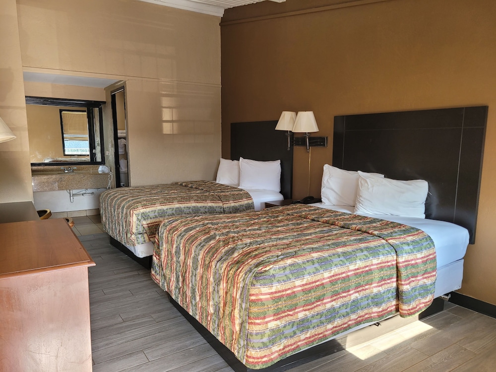 Room, 2 Double Beds, Non Smoking (Pet Friendly) - Photo 3