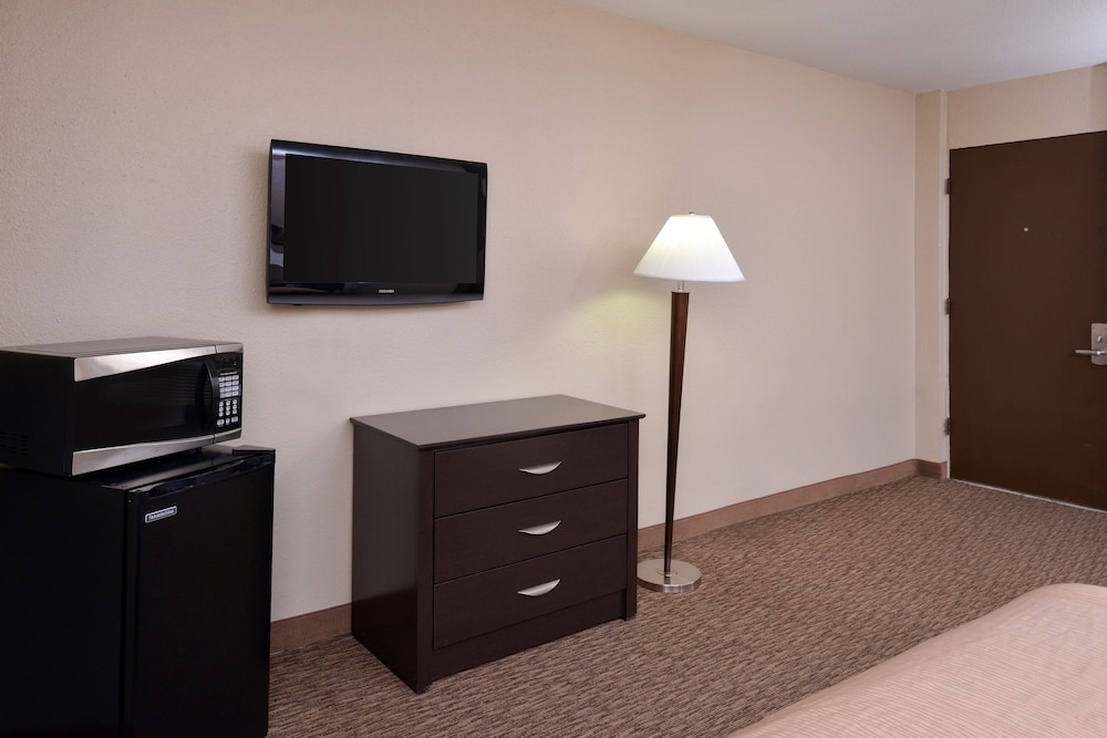 Standard Room, 1 Queen Bed photo 3