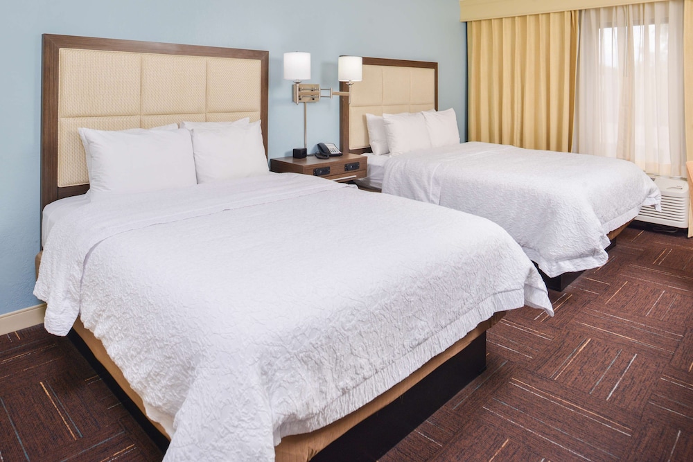Room, 2 Queen Beds, Accessible, Bathtub photo 3