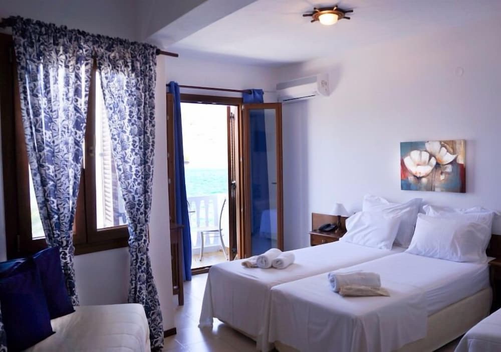 Triple Room, Pool View (Extra Bed) photo 3