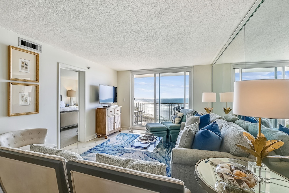 Condo, 2 Bedrooms