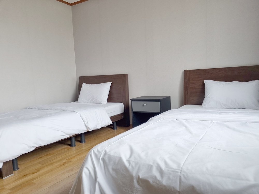 Single Twin Room - Photo 11