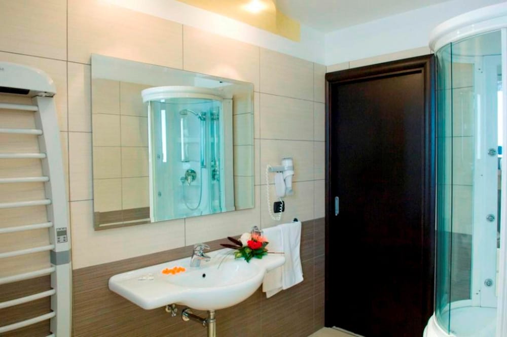 Superior Quadruple Room - Photo 2