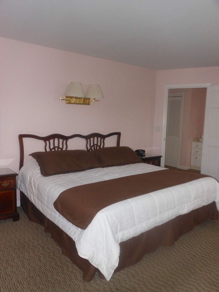 Standard apartment, 1 king bed with sofa bed (No staircase, porch steps-not wheelchair accessible) photo 1