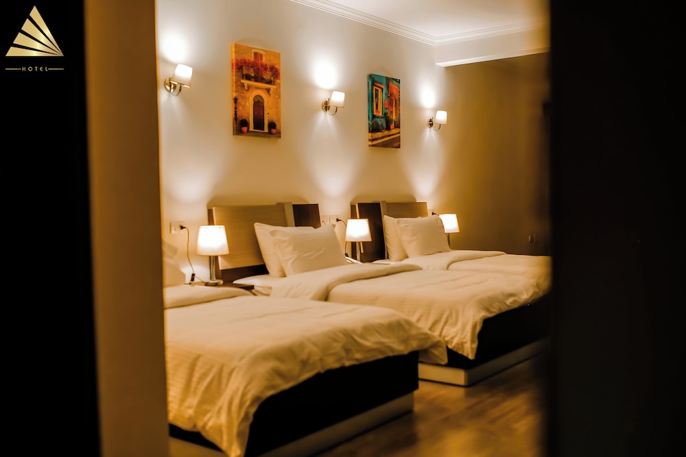 Standard Triple Room, City View - Photo 9