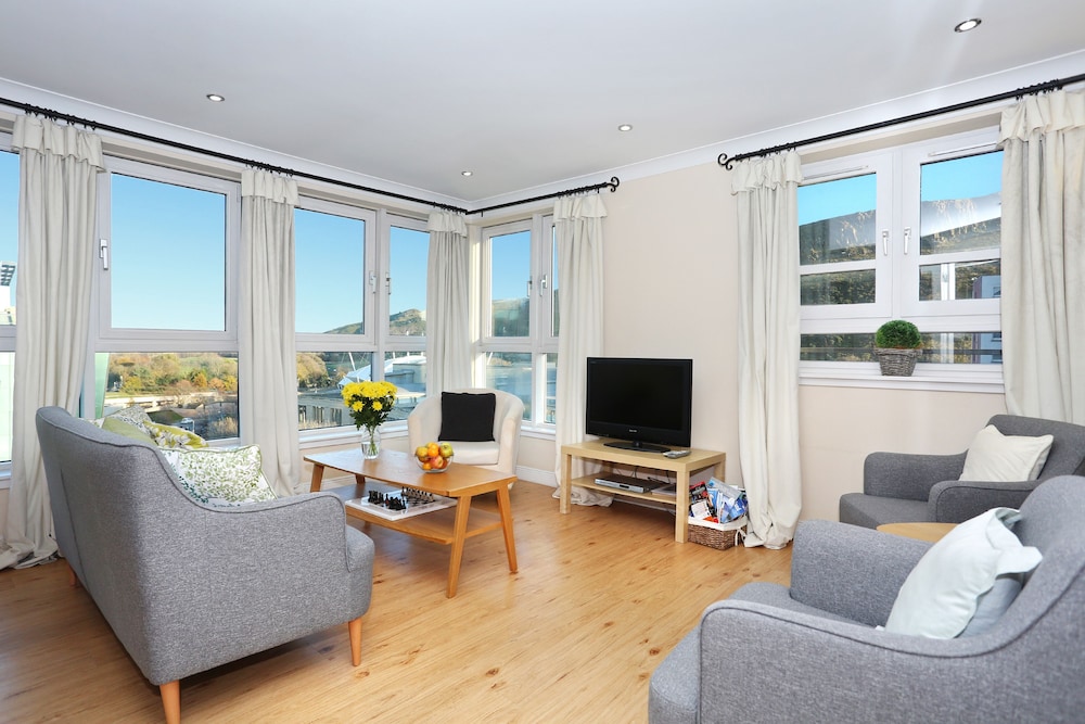 Superior Apartment, 2 Bedrooms, Mountain View