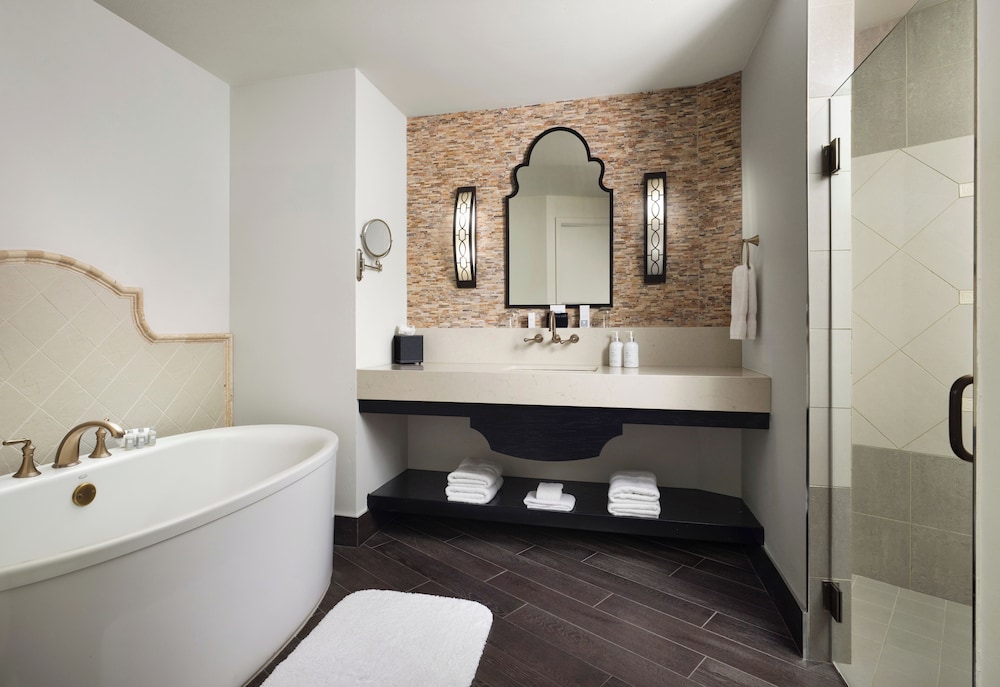 Signature Room, 1 King Bed (Grove) - Photo 6