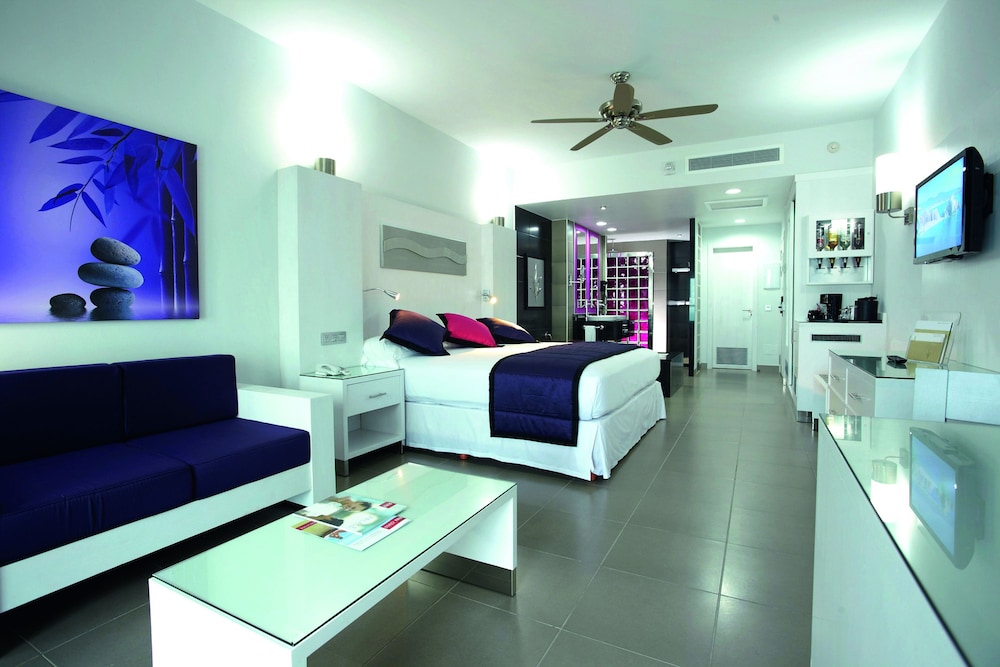 Junior Suite, Connecting Rooms (C)