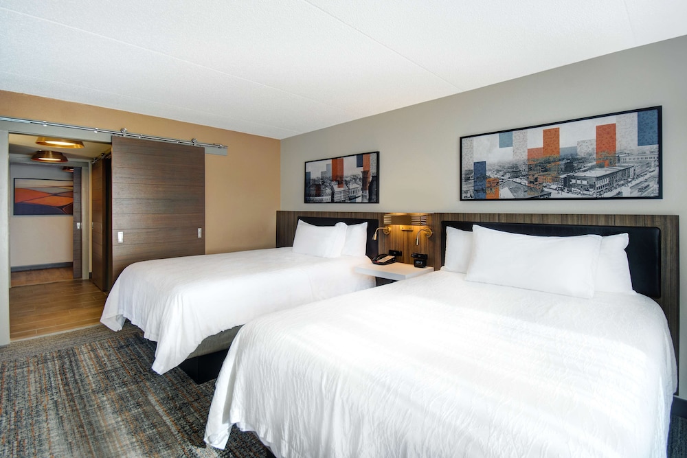 Junior Suite, 2 Queen Beds - Photo 7