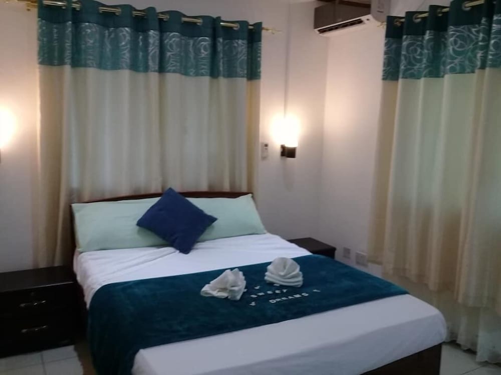 Comfort Room (Emerald)