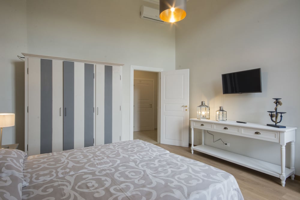 Deluxe Apartment photo 2