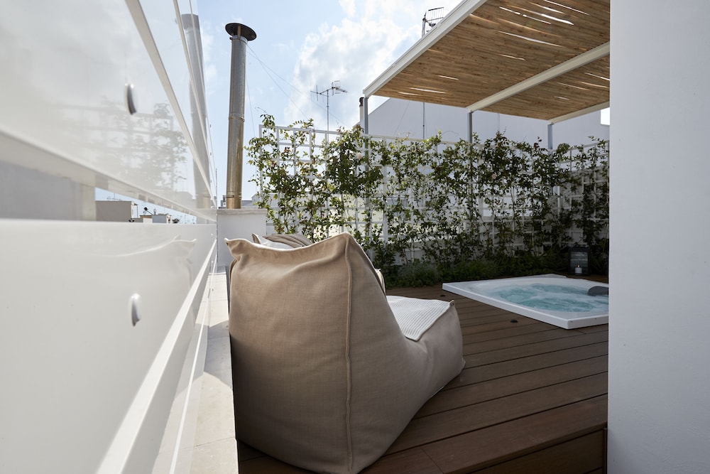 Premium Suite, Hot Tub, City View