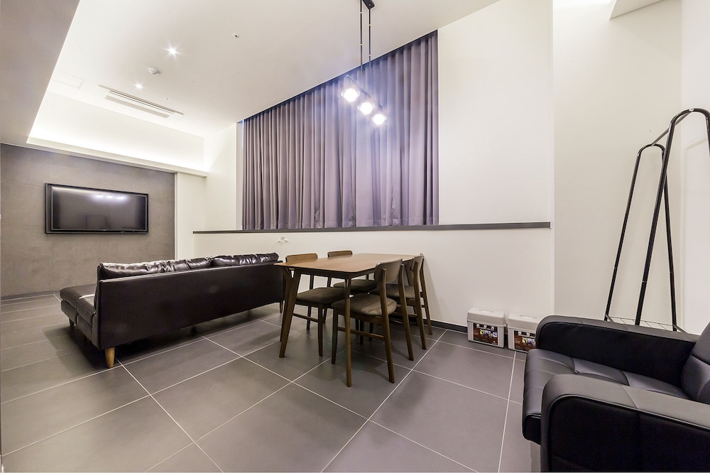 Party Suite - No Parking photo 1