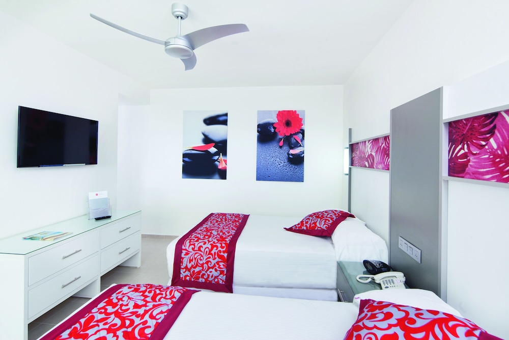 Family Room, 2 Bedrooms (E)